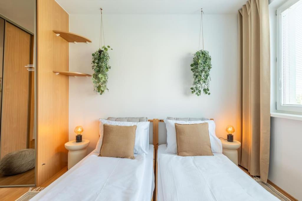 Duna Retreat: City Serenity Bratislava Buitenkant foto