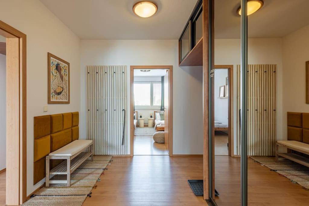 Duna Retreat: City Serenity Bratislava Buitenkant foto