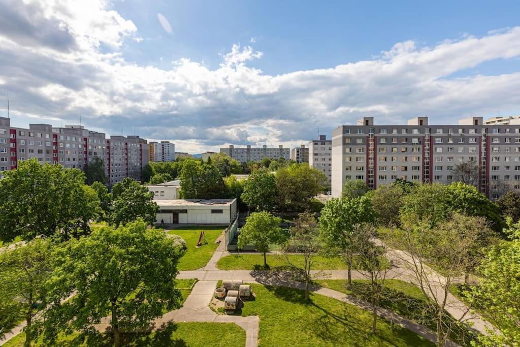 Duna Retreat: City Serenity Bratislava Buitenkant foto